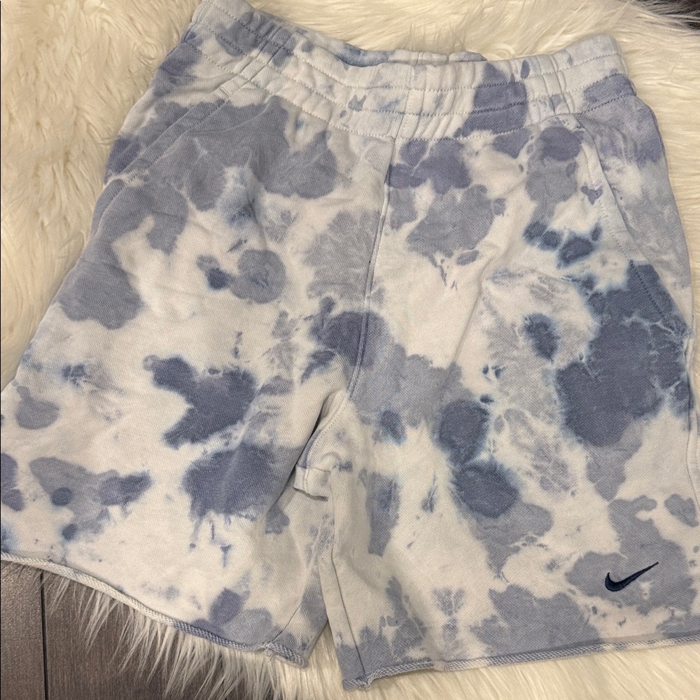 Nike Big Kids Blue Tie-Dye Sportswear Club Fleece Shorts - Size M